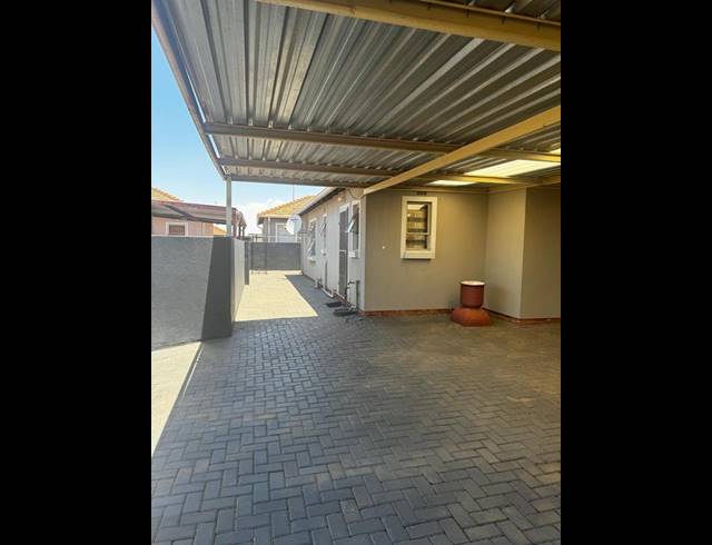 4 BEDROOM HOUSE FOR SALE IN LOTUS GARDENS